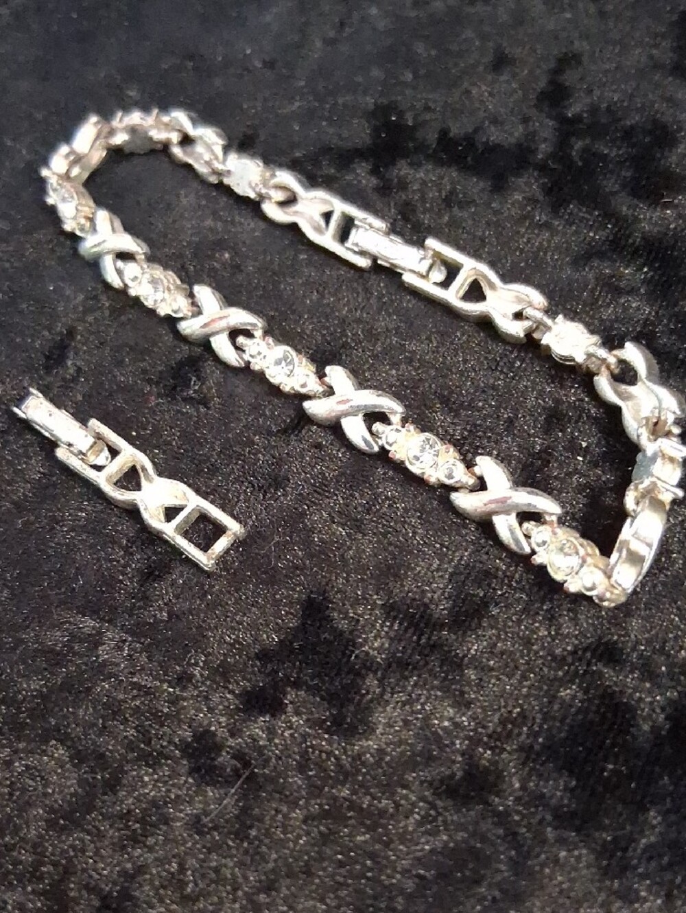 Avon Silver-Tone Linked Cris Cross Bracelet with Clear Crystal Accents - Picture 4 of 7